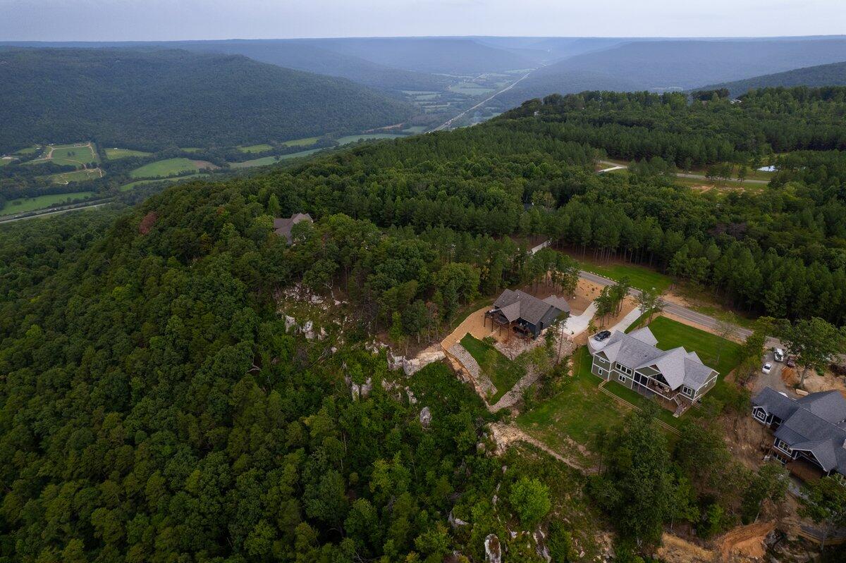 000 Crockett Point, 170