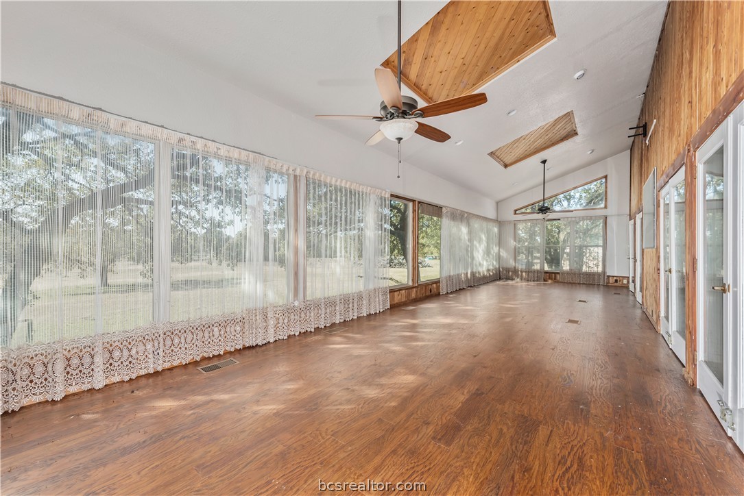 10654 W US Highway 79