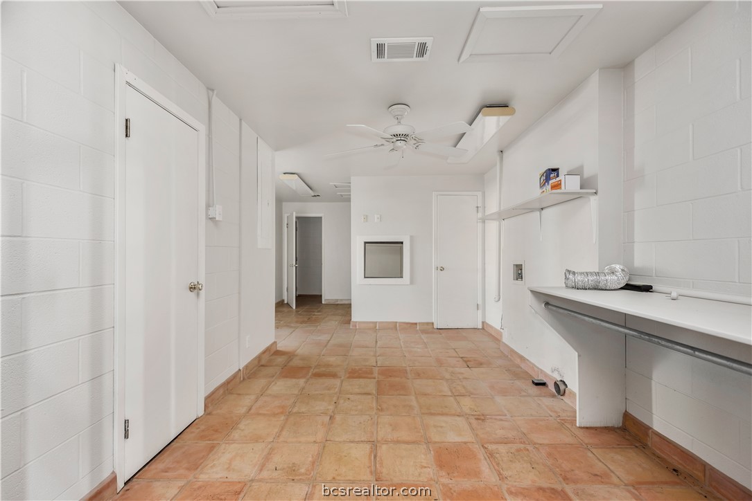 10654 W US Highway 79