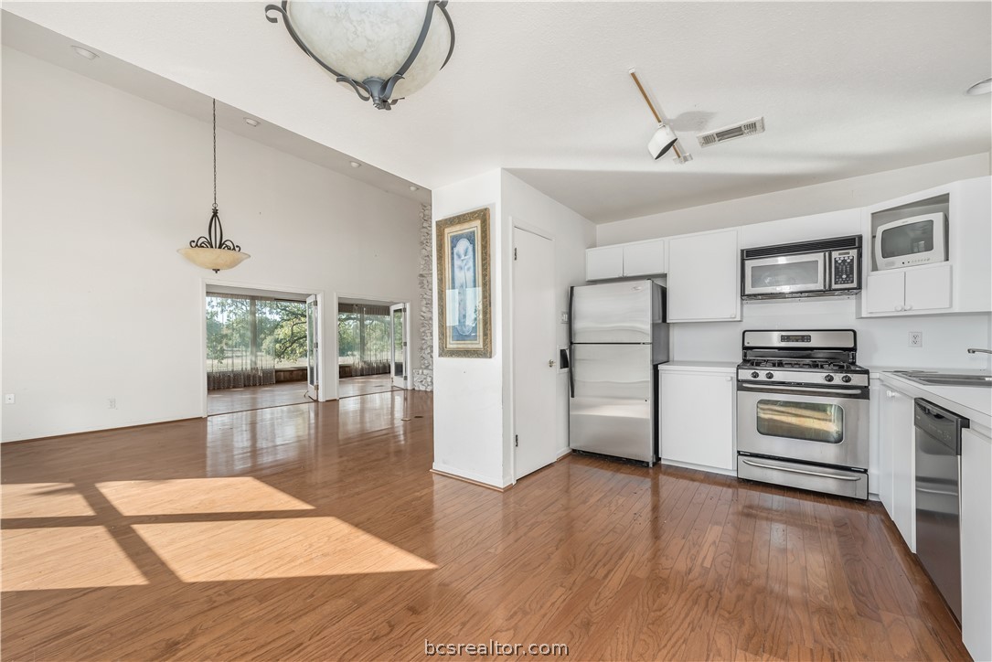 10654 W US Highway 79