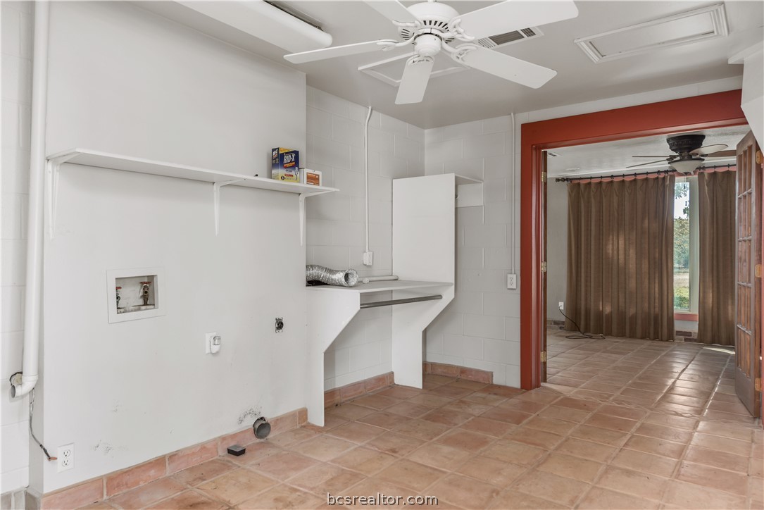 10654 W US Highway 79