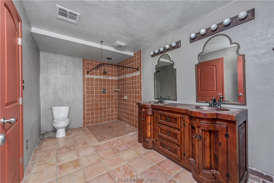 10654 W US Highway 79