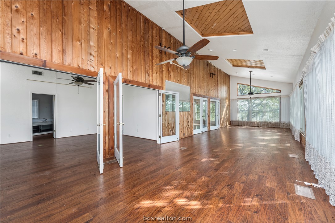 10654 W US Highway 79