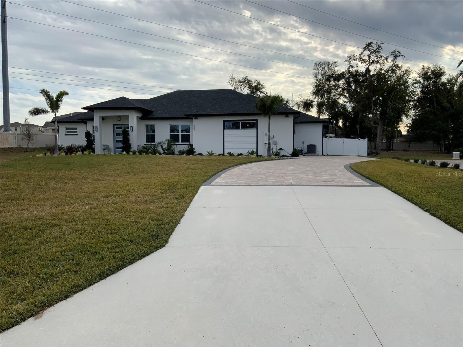 837 OAKS SHORES RD