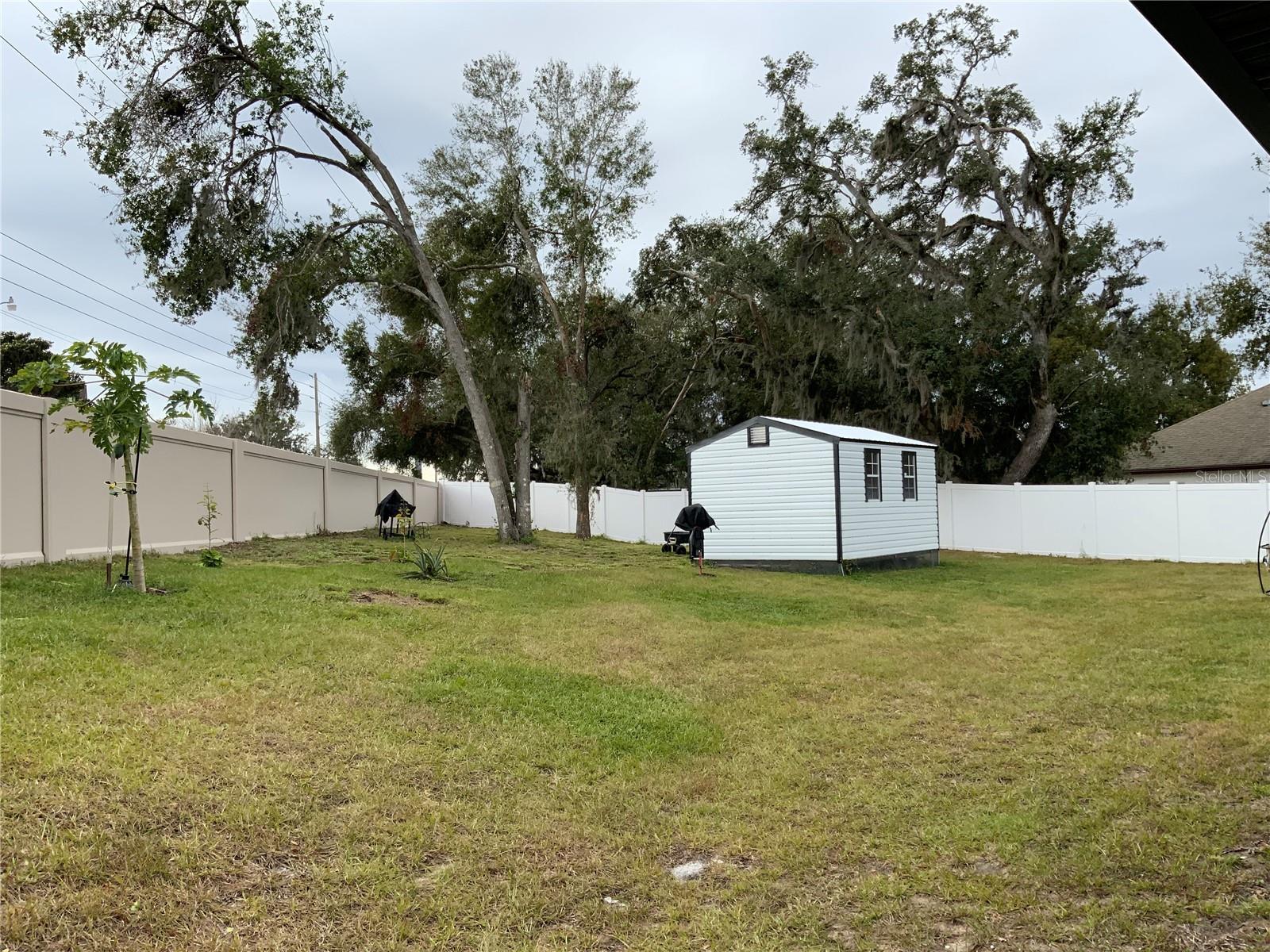 837 OAKS SHORES RD