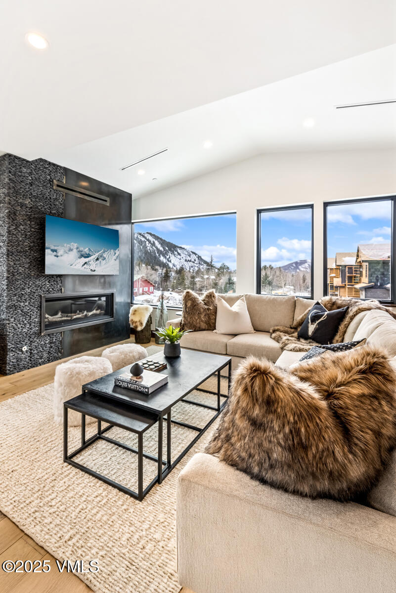 100 Goldfinch Lane, 2A