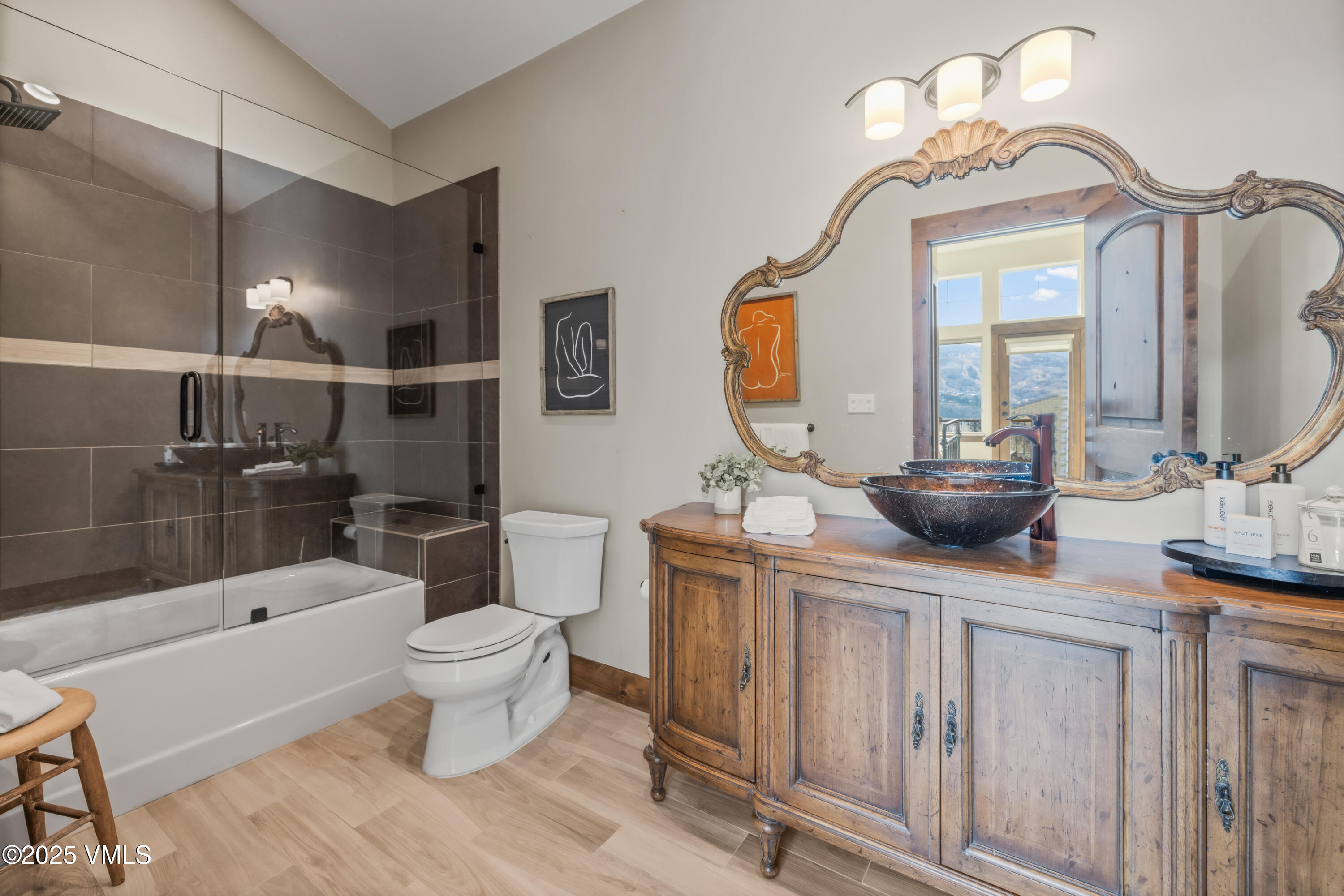 4040 Wildridge Road W