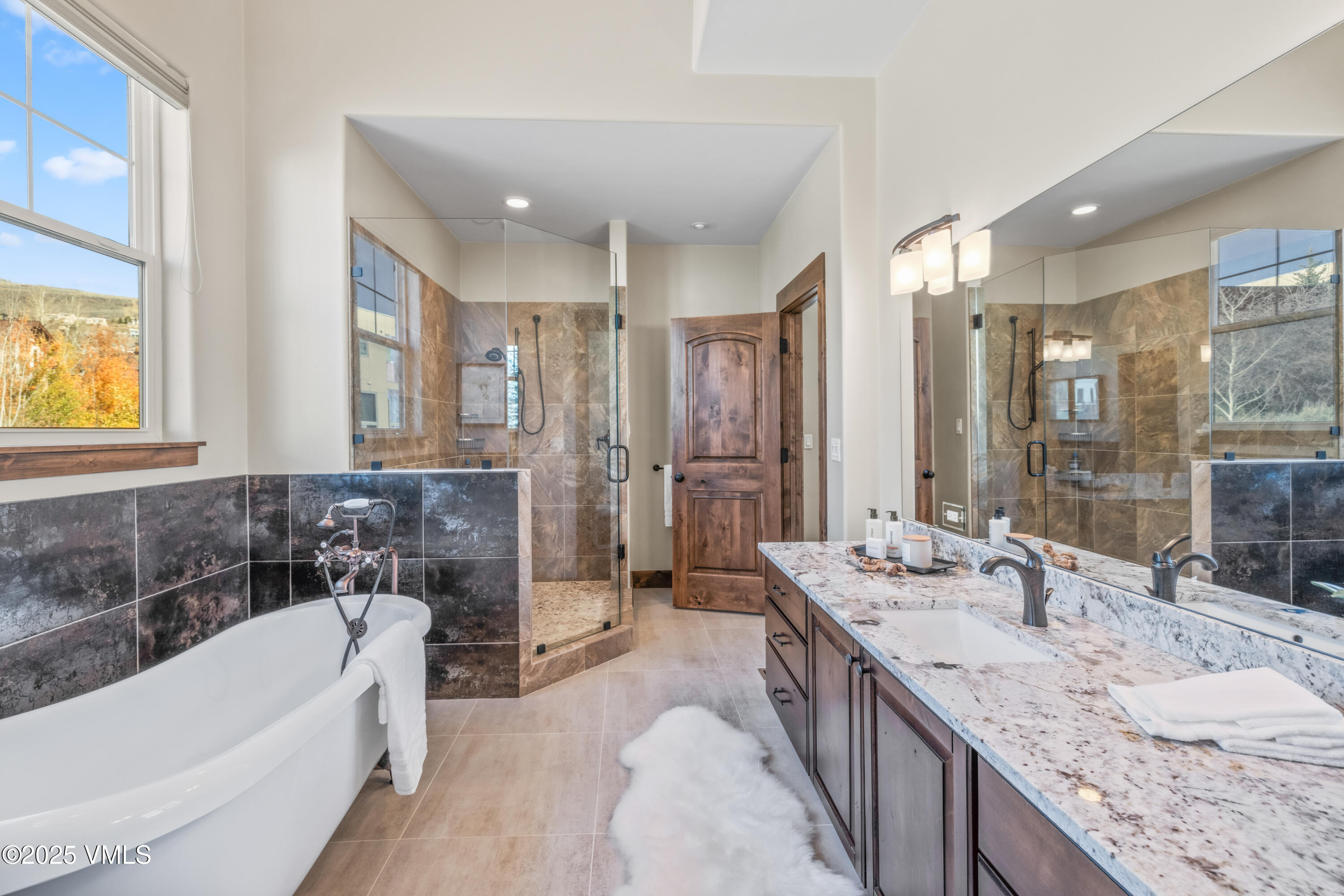 4040 Wildridge Road W