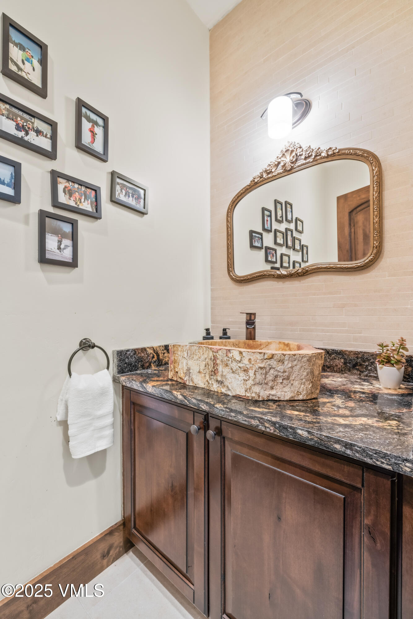 4040 Wildridge Road W