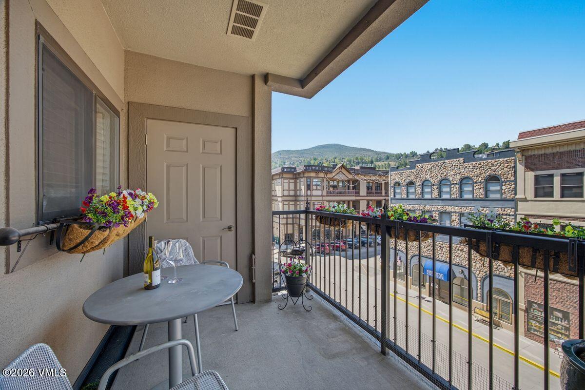 275 Main Street UNIT R-306