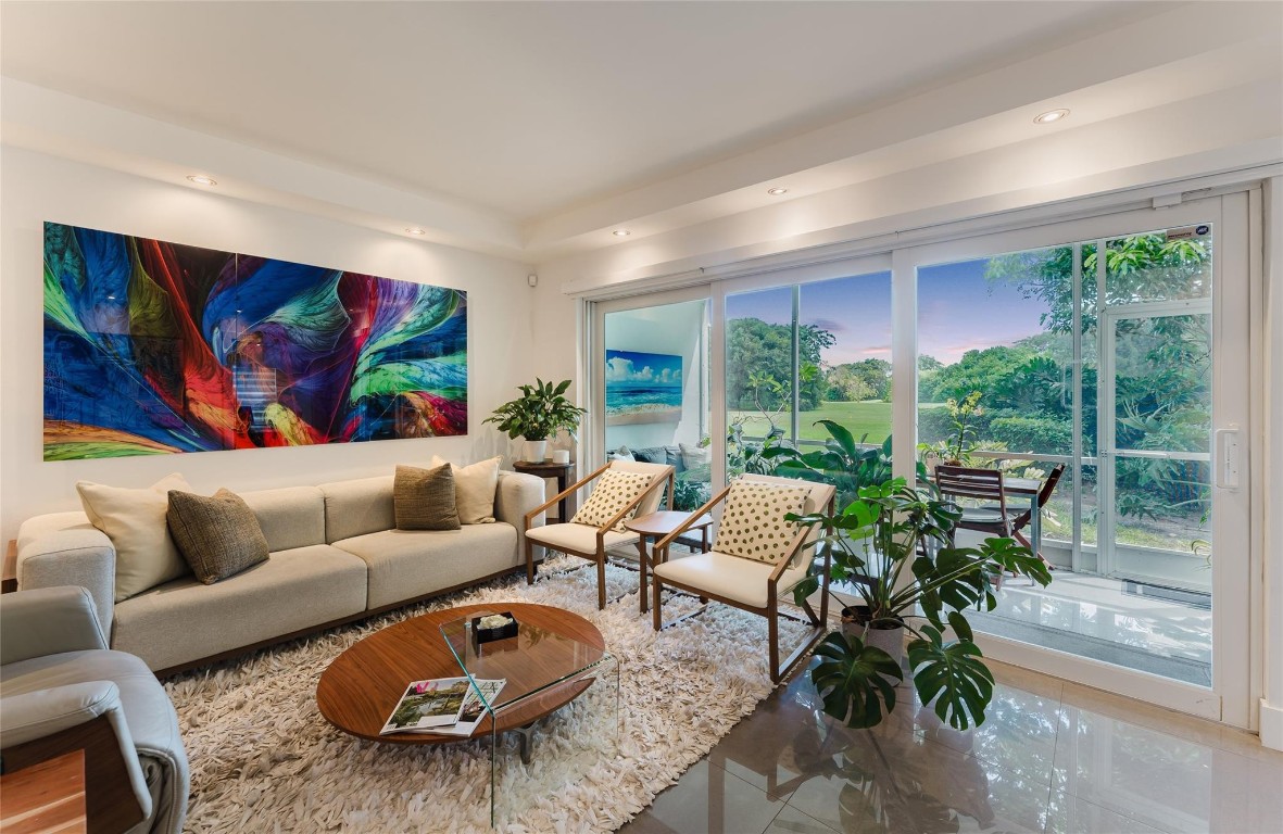 3100 N Palm Aire Dr 101