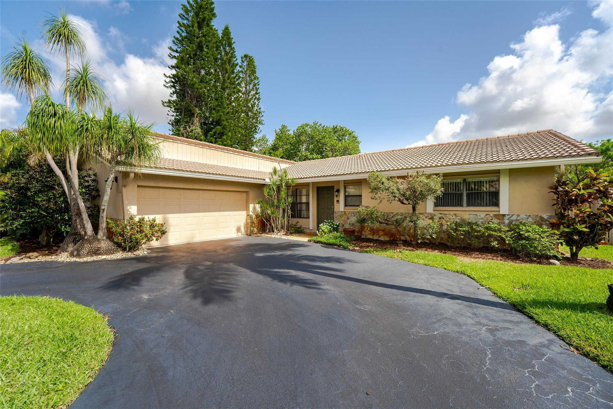10073 NW 7th Ct