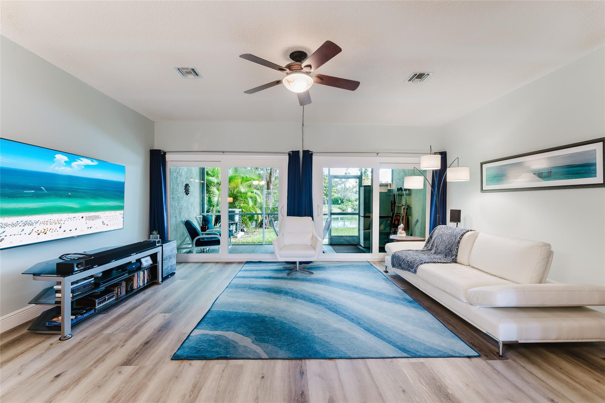 272 W Hemingway Cir
