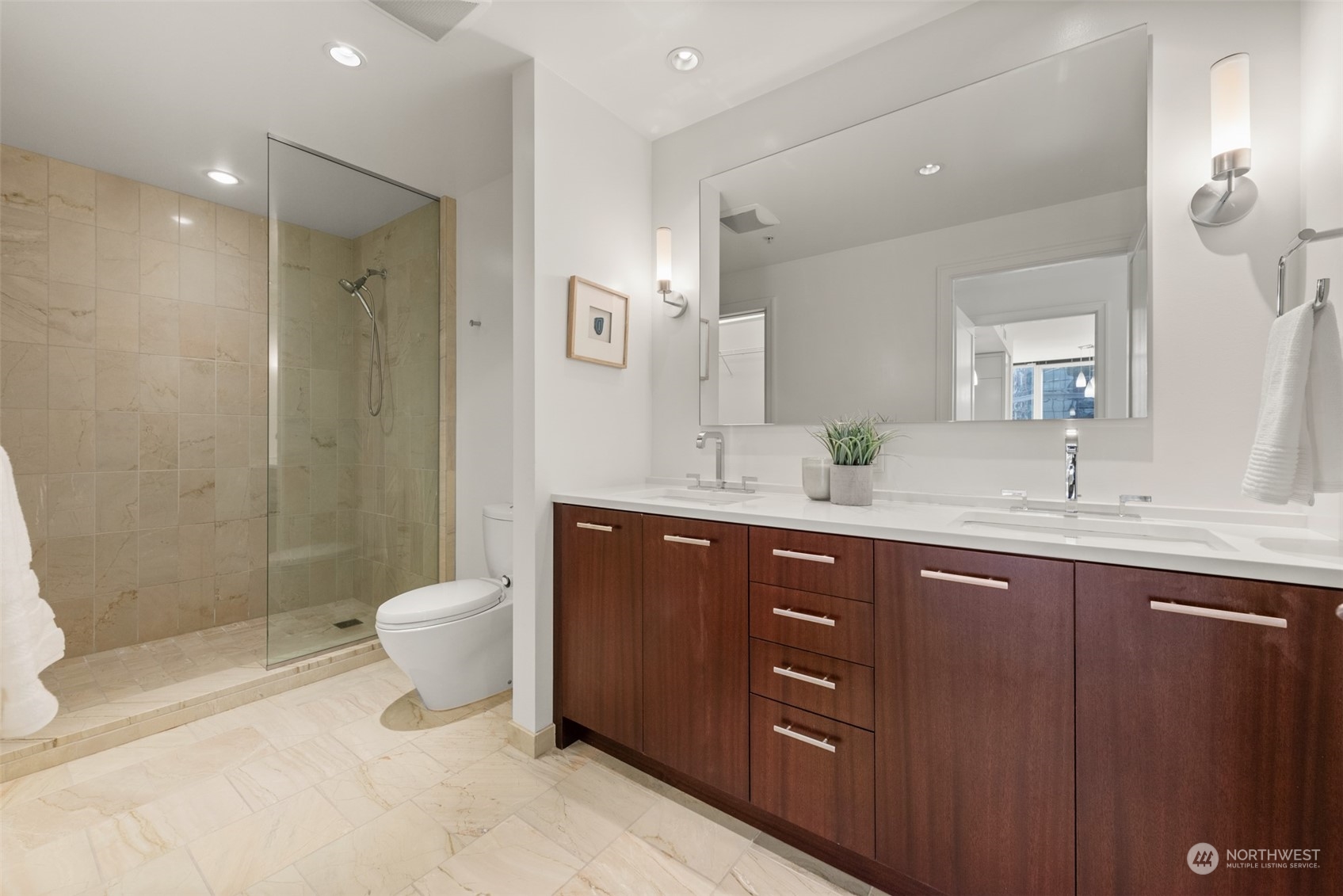 10700 NE 4th St Unit: 912