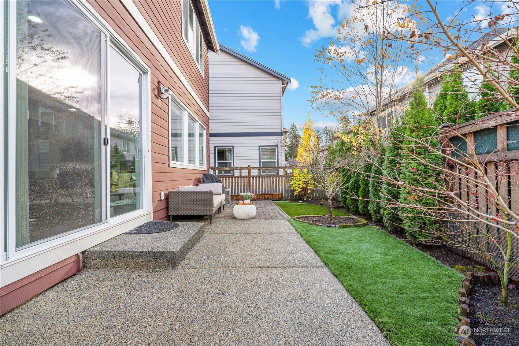 451 6th Lane NE