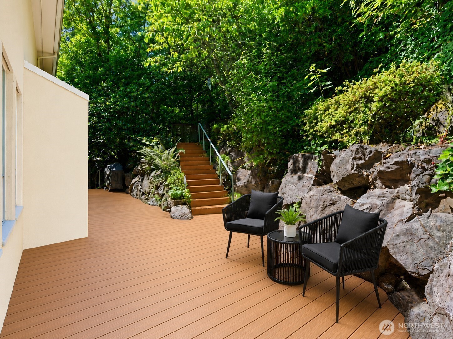 7432 E Mercer Wy