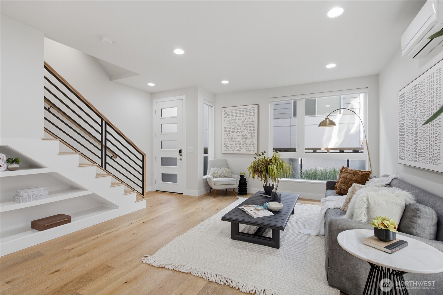 2214 Franklin Ave E Unit: B