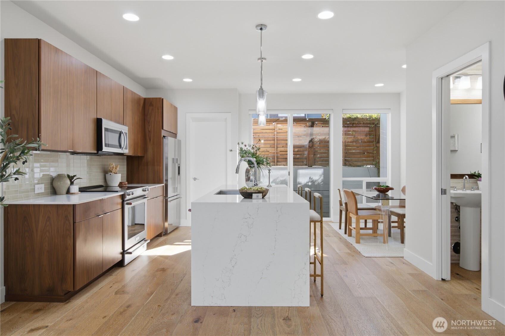 2214 Franklin Ave E Unit: B