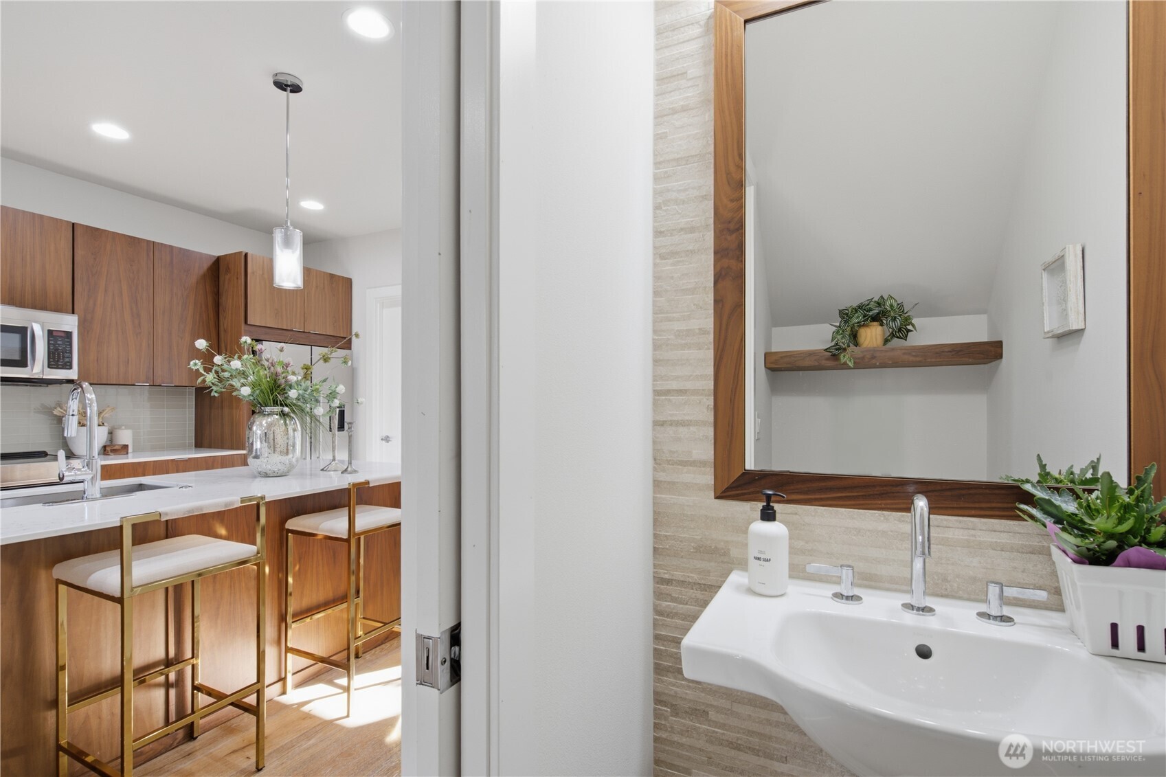 2214 Franklin Ave E Unit: B