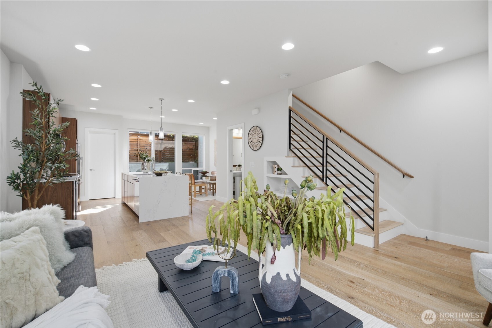 2214 Franklin Ave E Unit: B