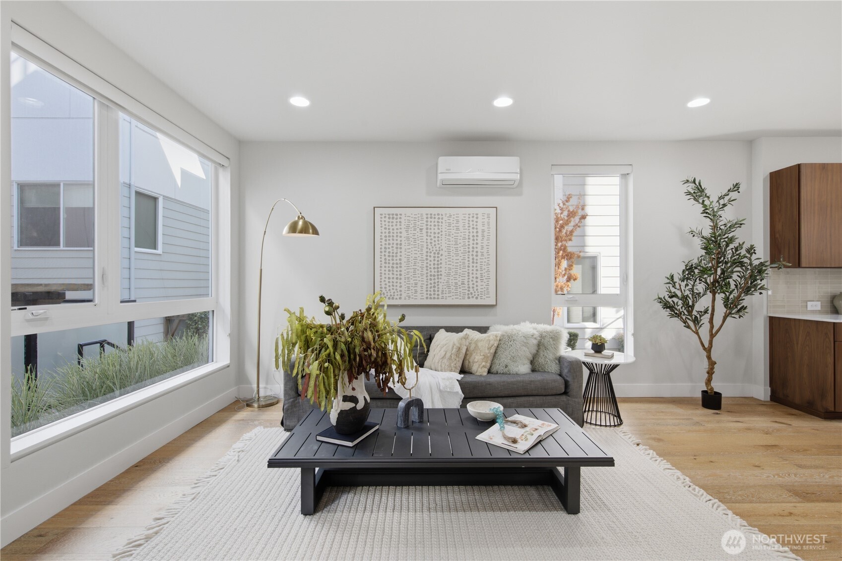 2214 Franklin Ave E Unit: B