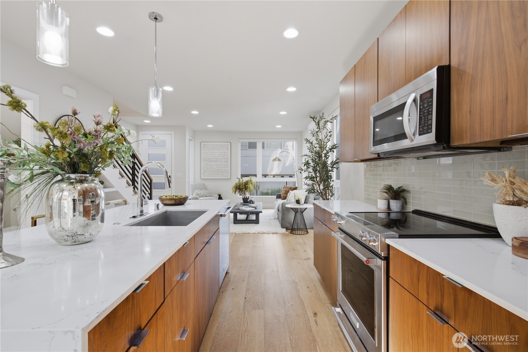 2214 Franklin Ave E Unit: B