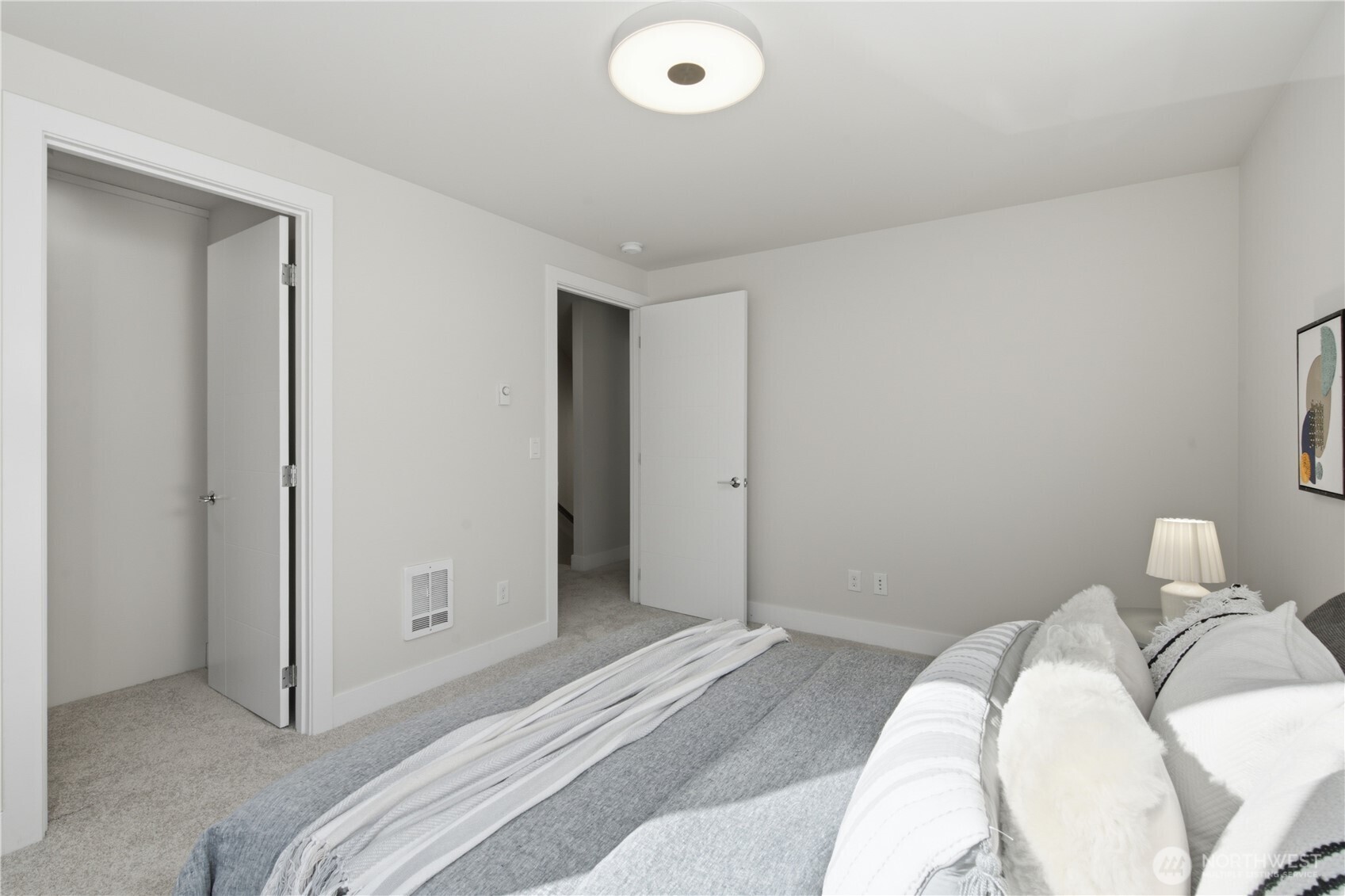2214 Franklin Ave E Unit: B