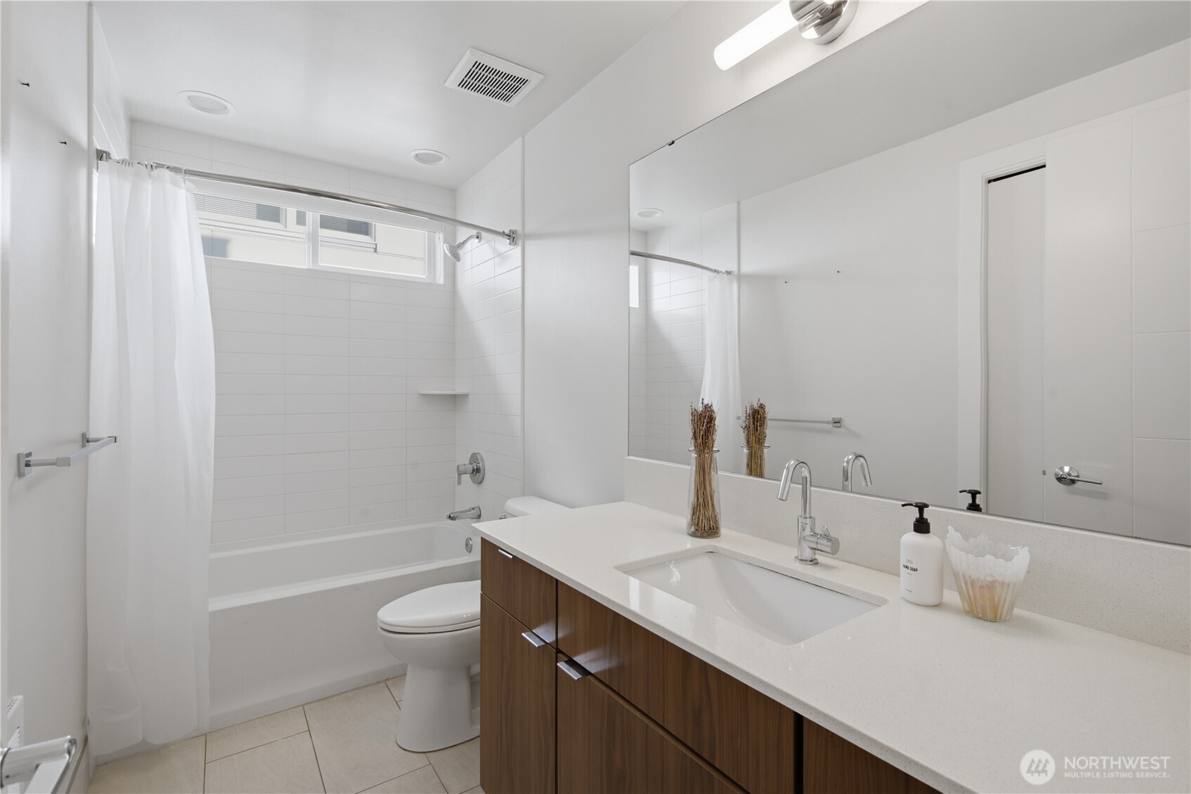 2214 Franklin Ave E Unit: B
