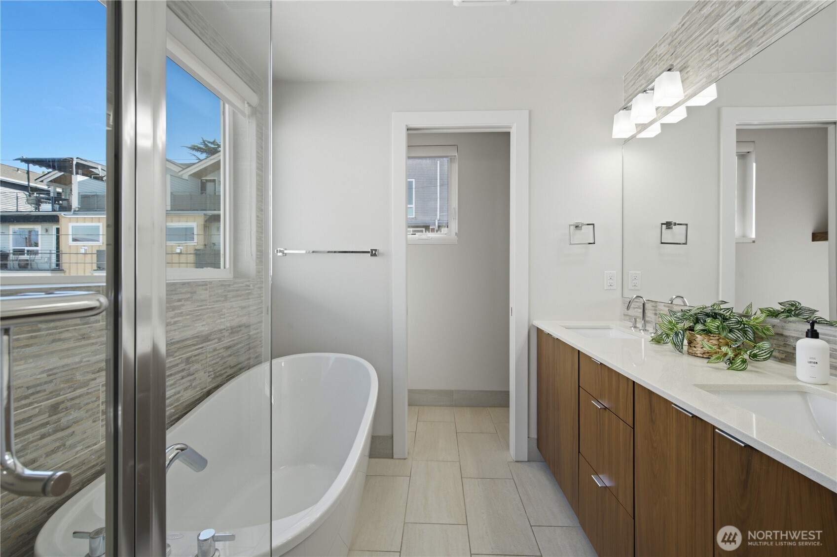 2214 Franklin Ave E Unit: B