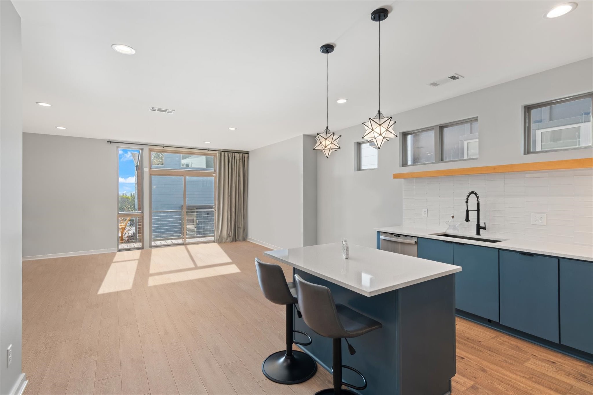 3040 Edwin Cir