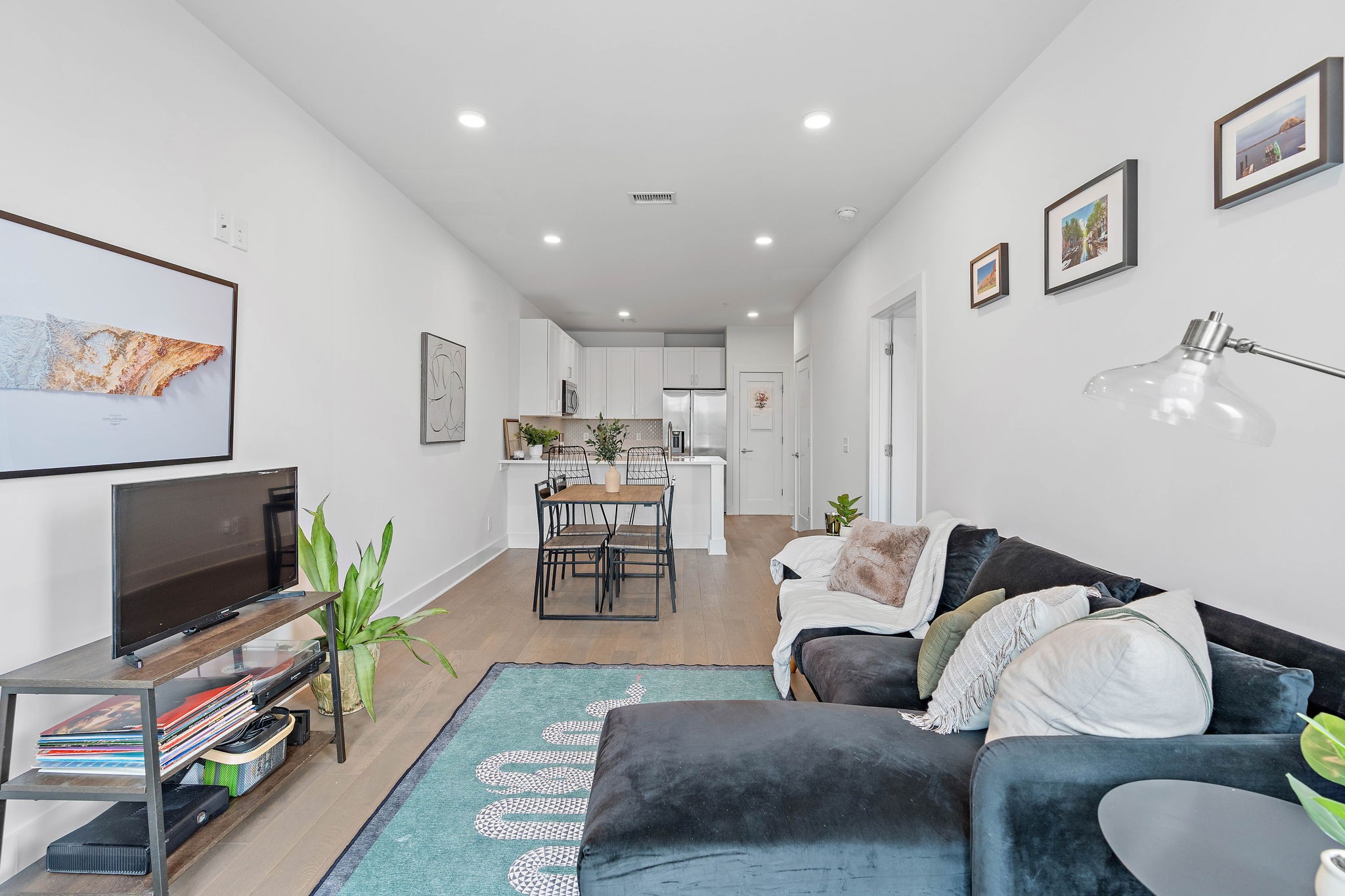 1041 E Trinity Ln Unit: 312