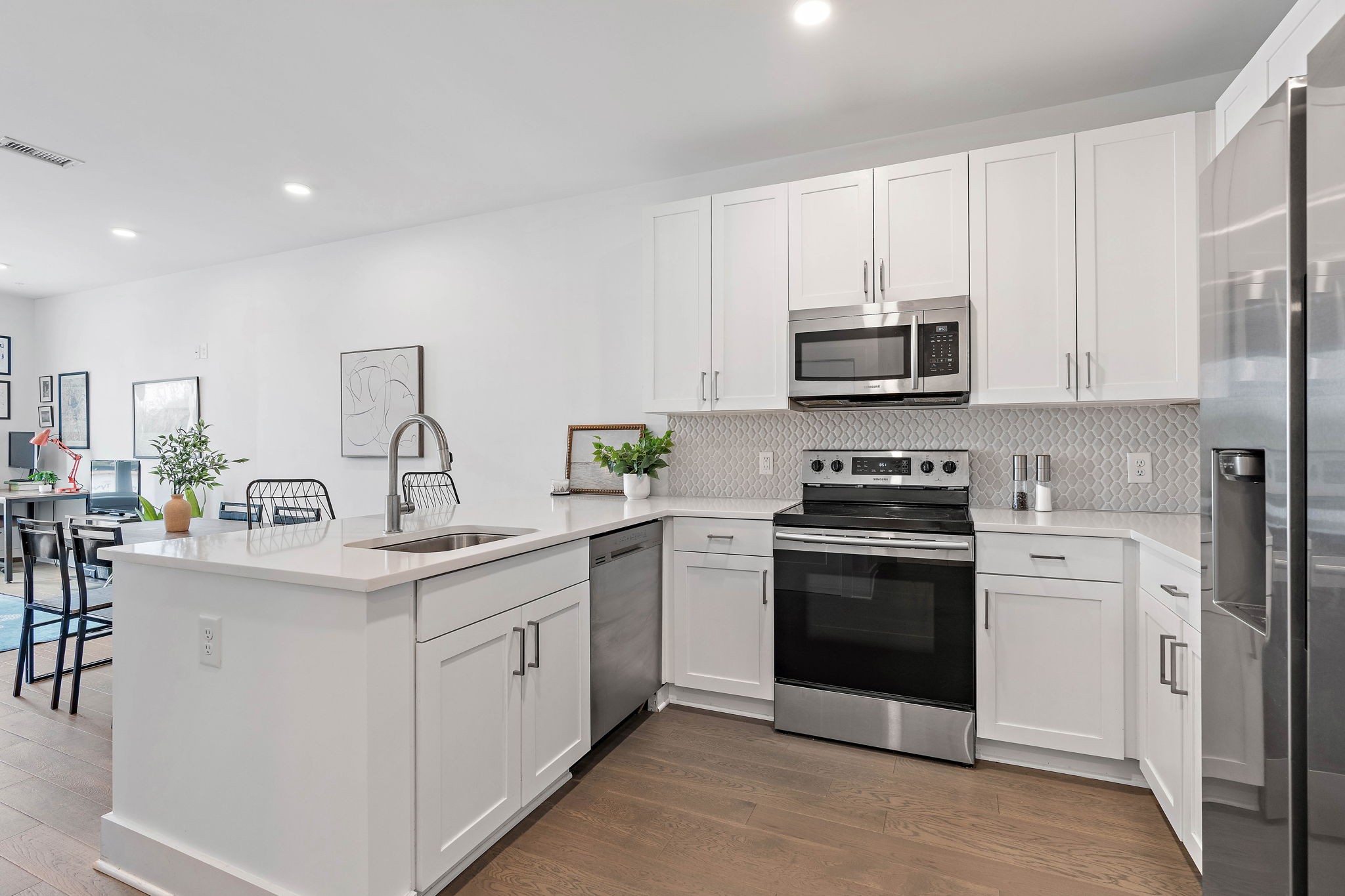 1041 E Trinity Ln Unit: 312