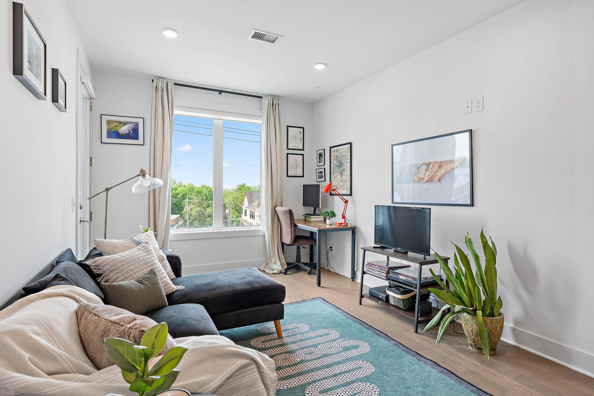 1041 E Trinity Ln Unit: 312