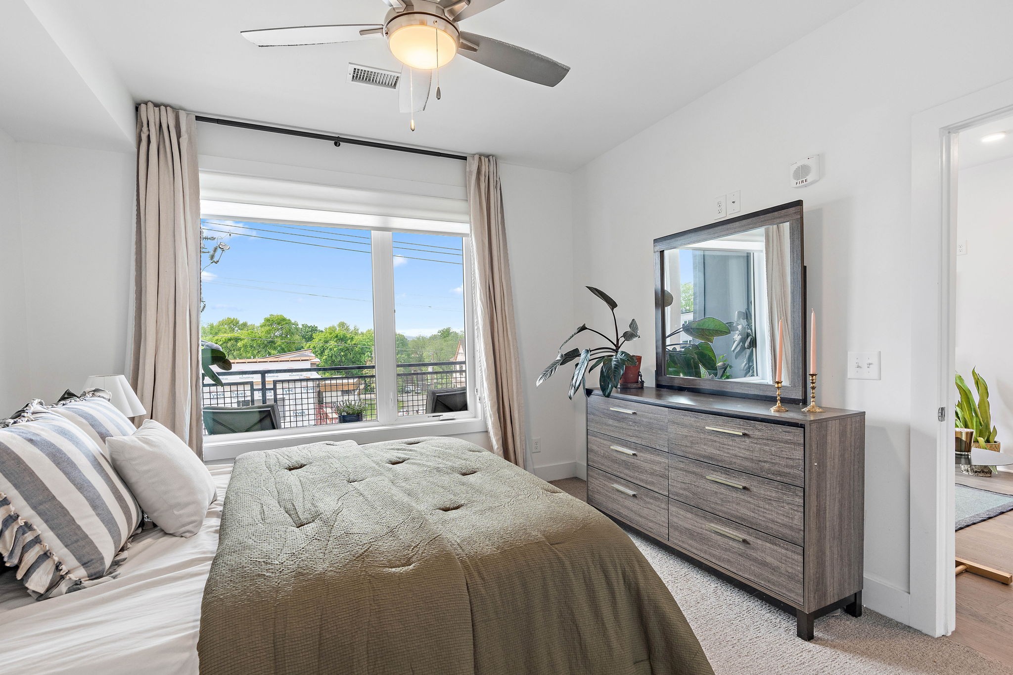 1041 E Trinity Ln Unit: 312