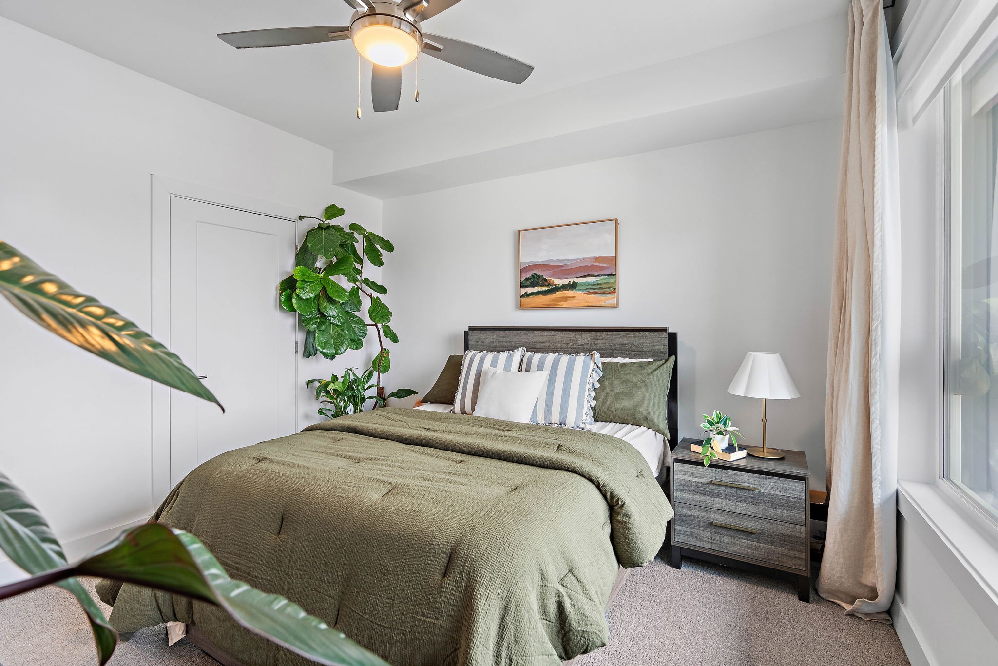 1041 E Trinity Ln Unit: 312