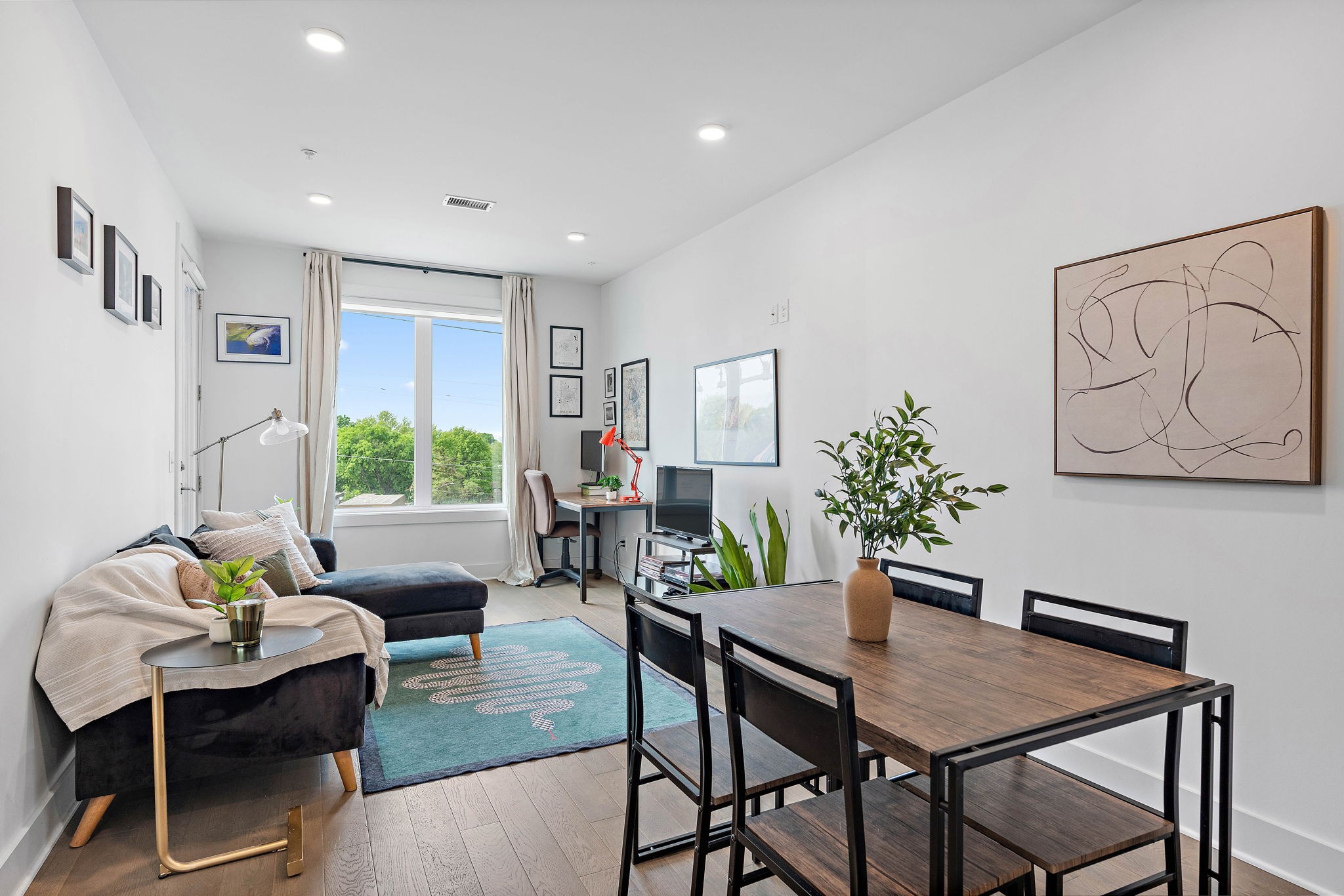 1041 E Trinity Ln Unit: 312