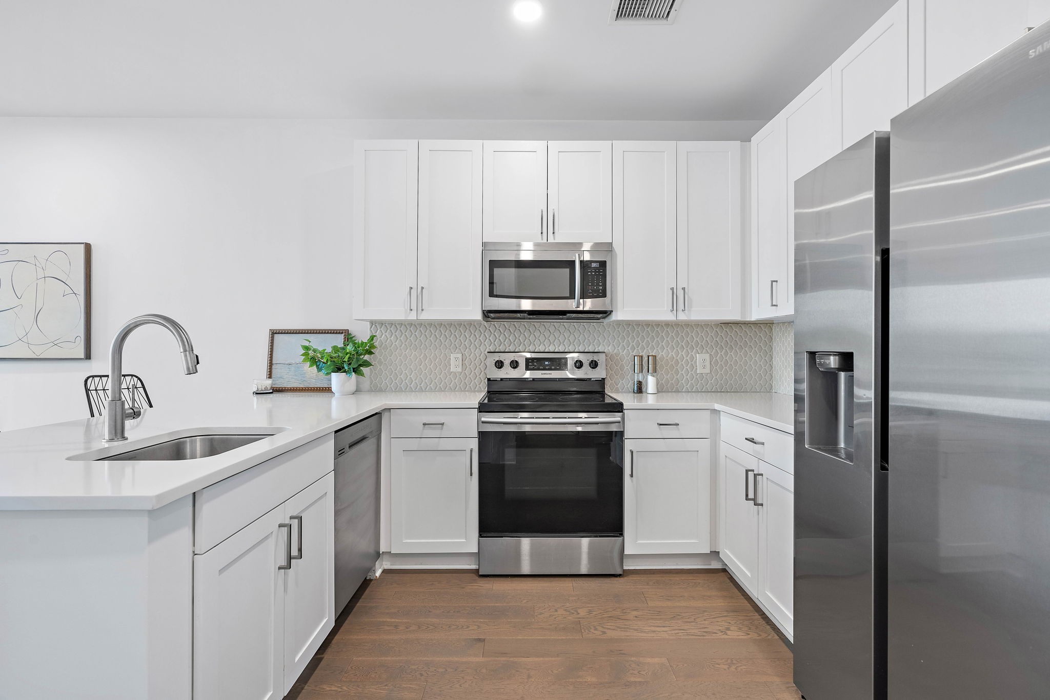 1041 E Trinity Ln Unit: 312