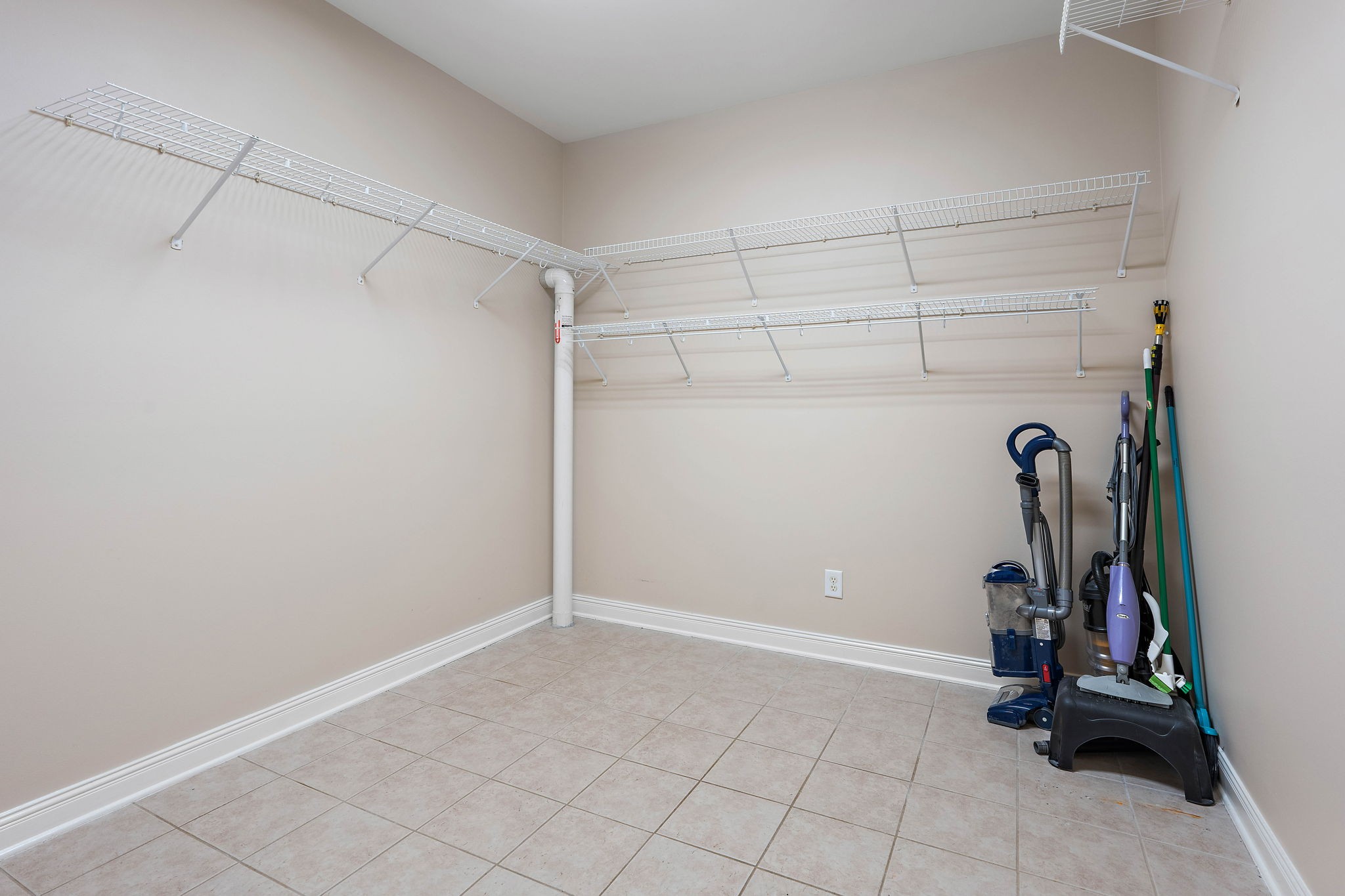 313 Red Feather Ln