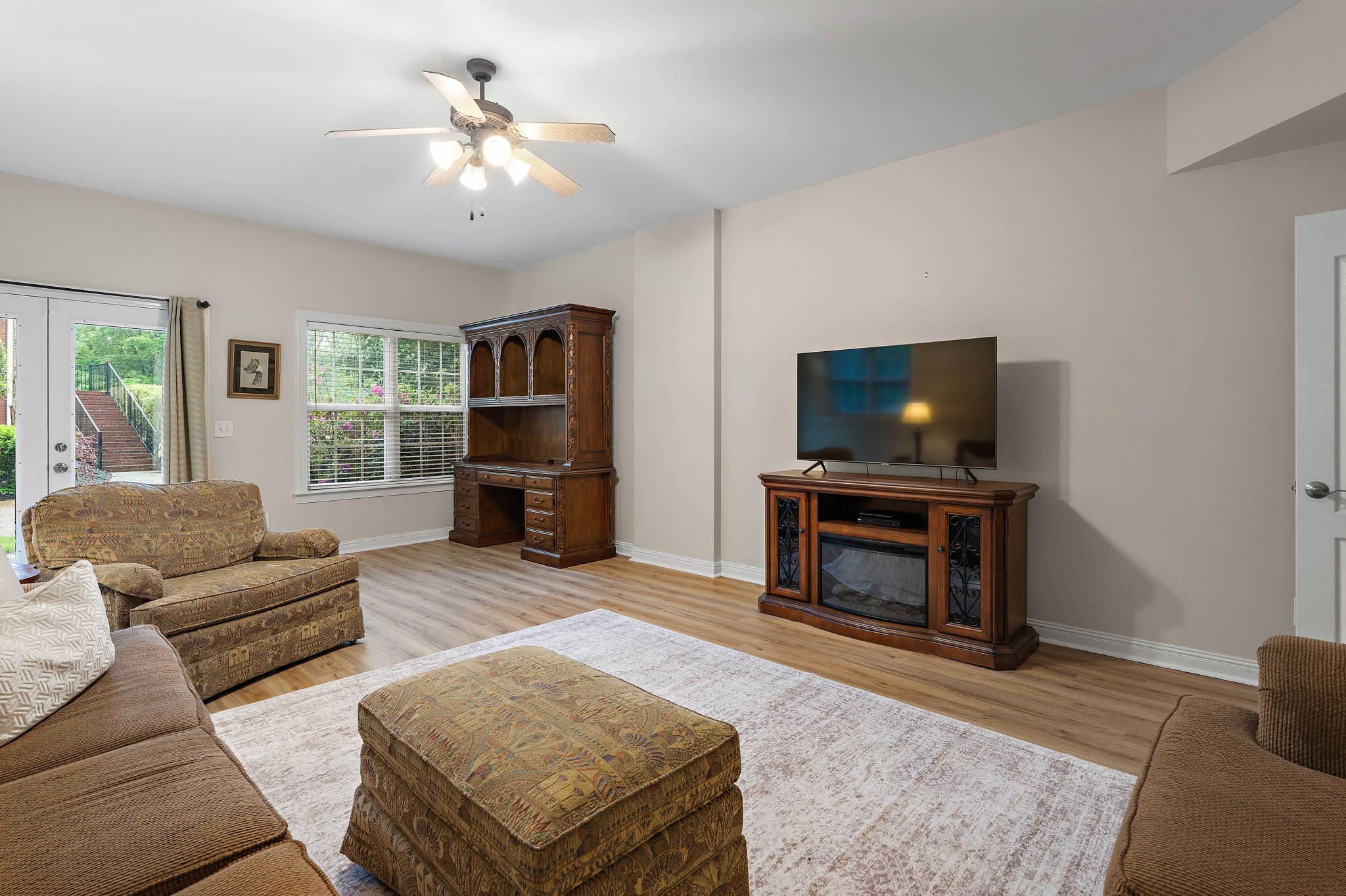 313 Red Feather Ln