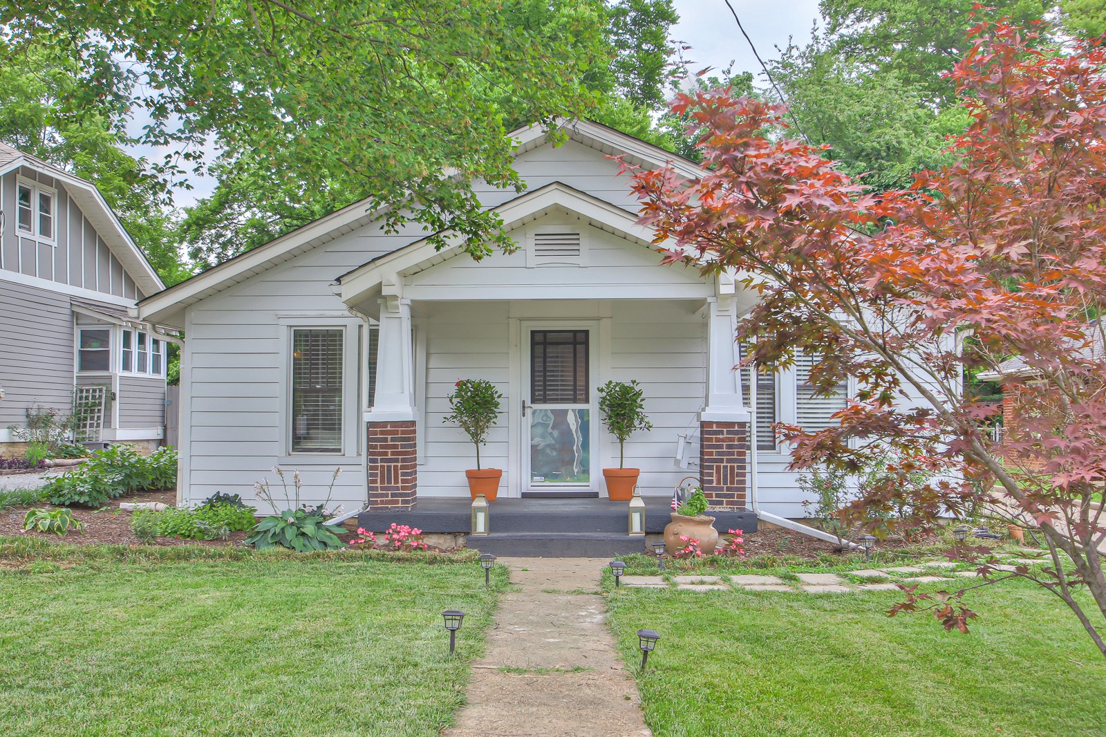 1121 Stratford Ave
