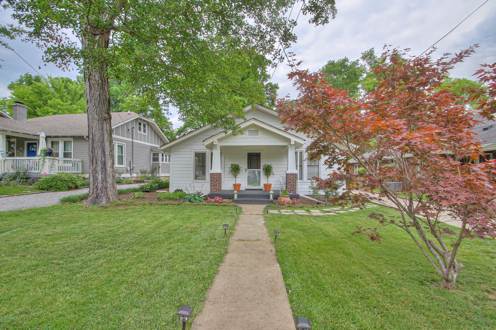 1121 Stratford Ave