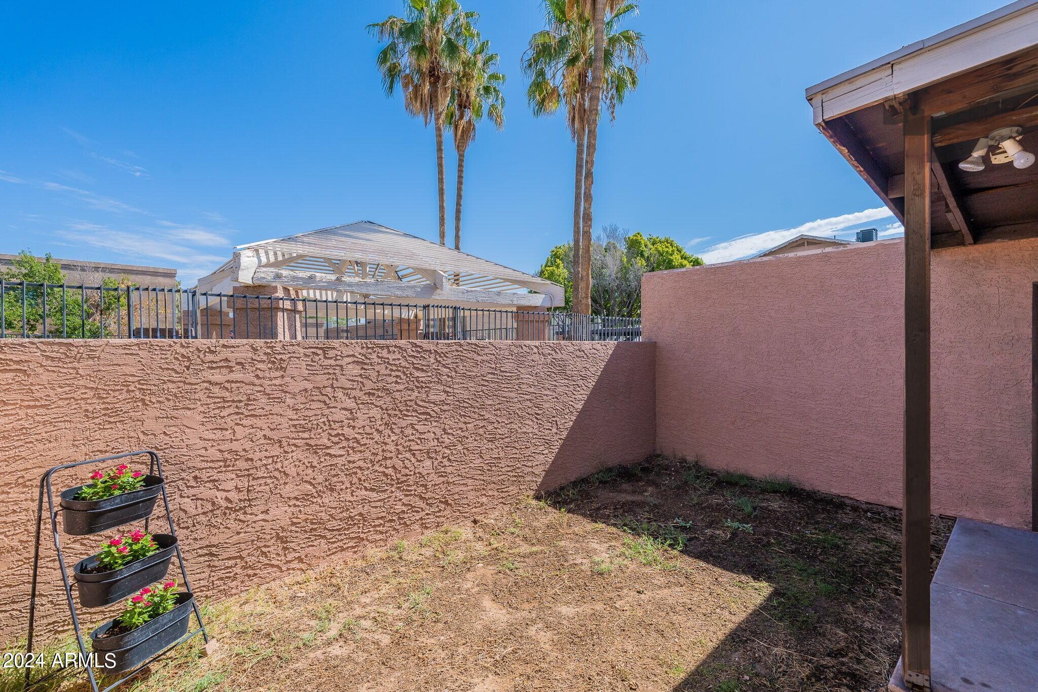 2837 E TRACY Lane # 1