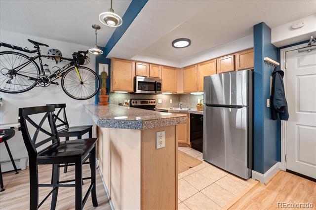 1833 N Williams Street Unit: 404