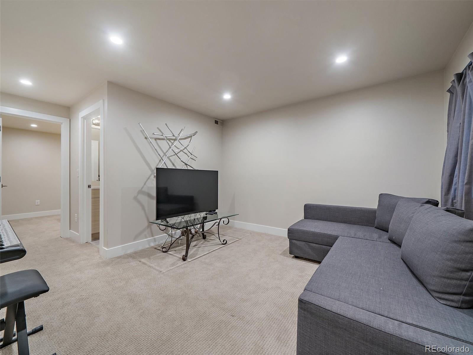 3875 E 4th Avenue Unit: 2