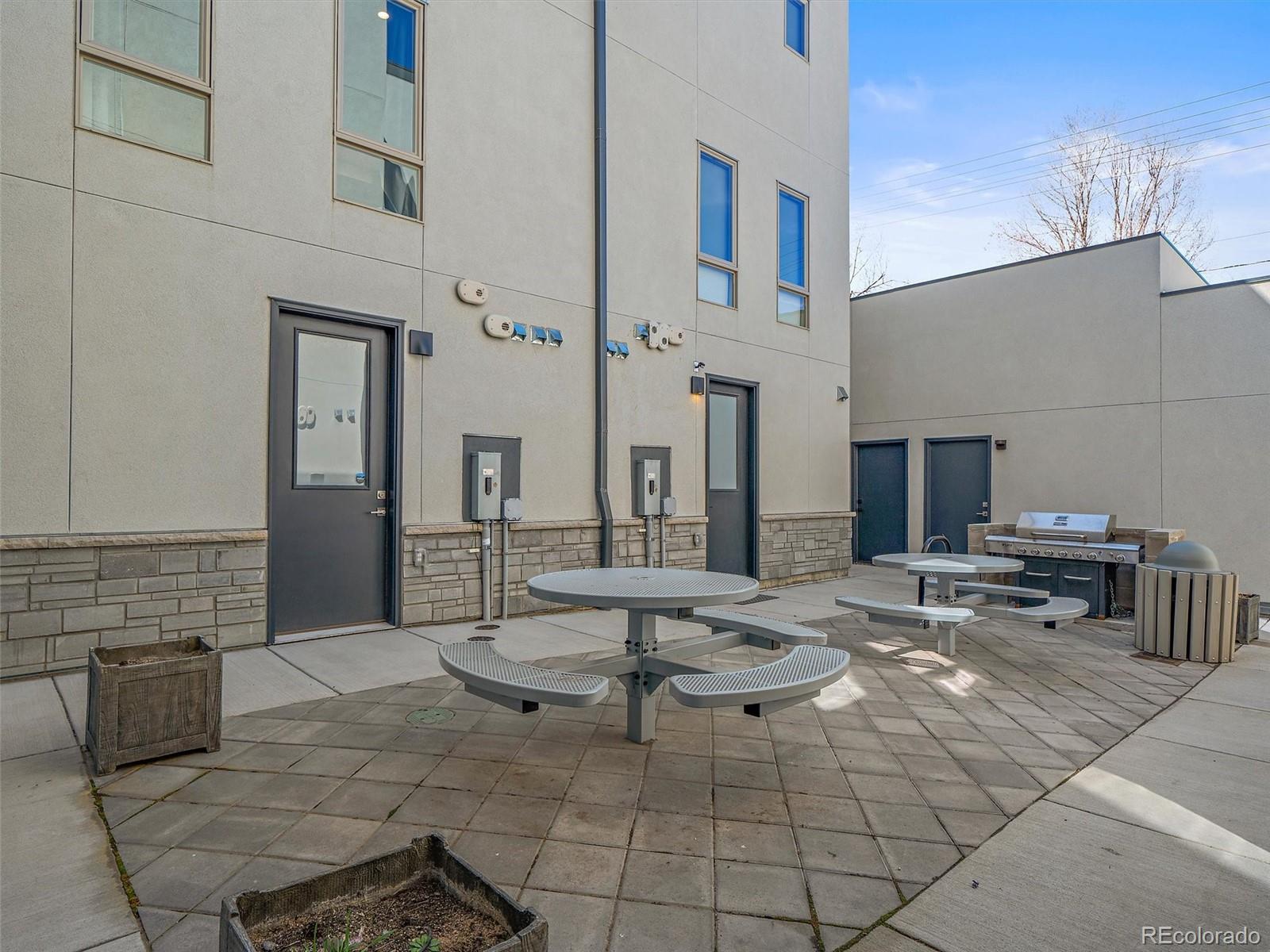3875 E 4th Avenue Unit: 2