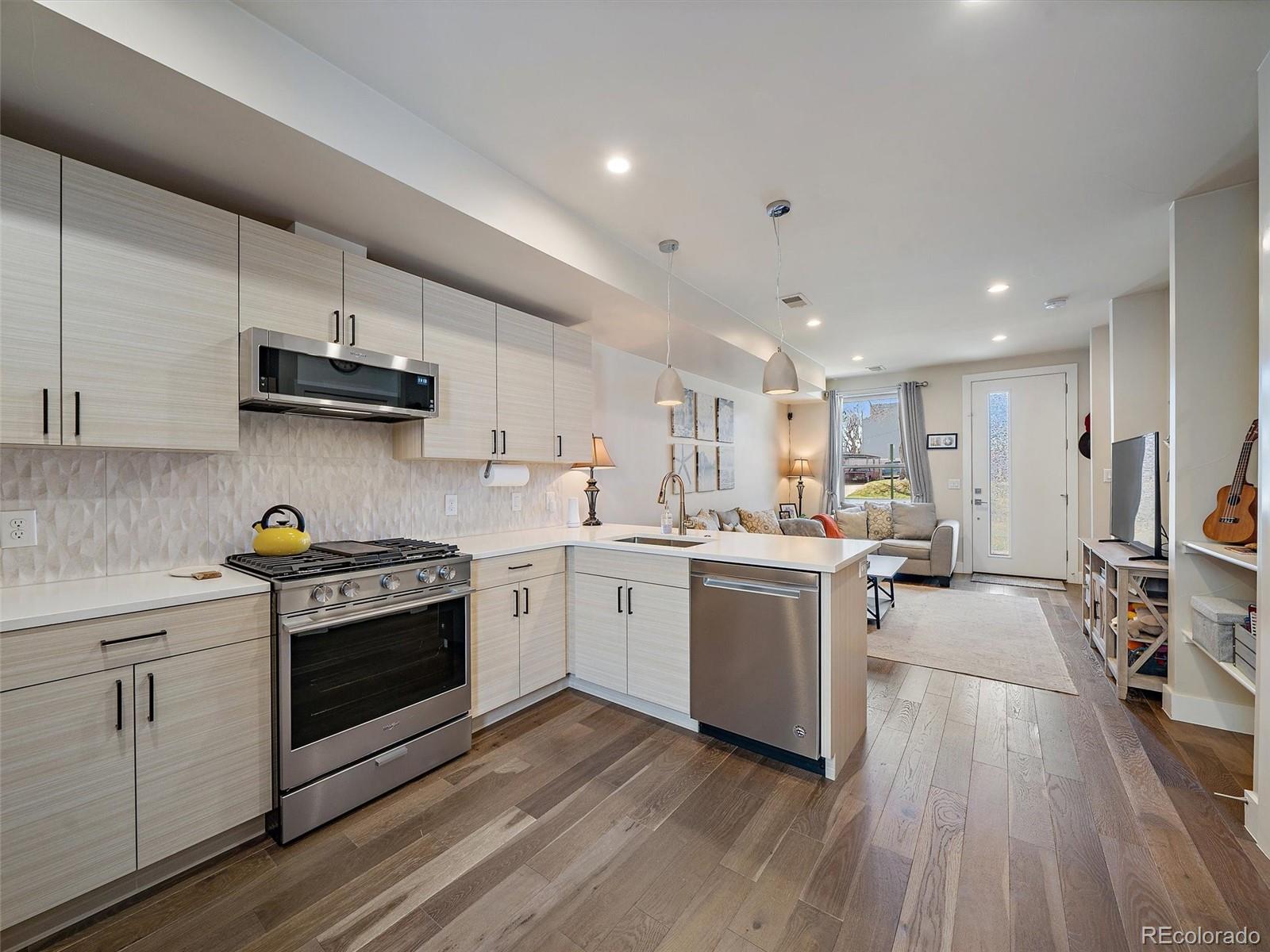 3875 E 4th Avenue Unit: 2