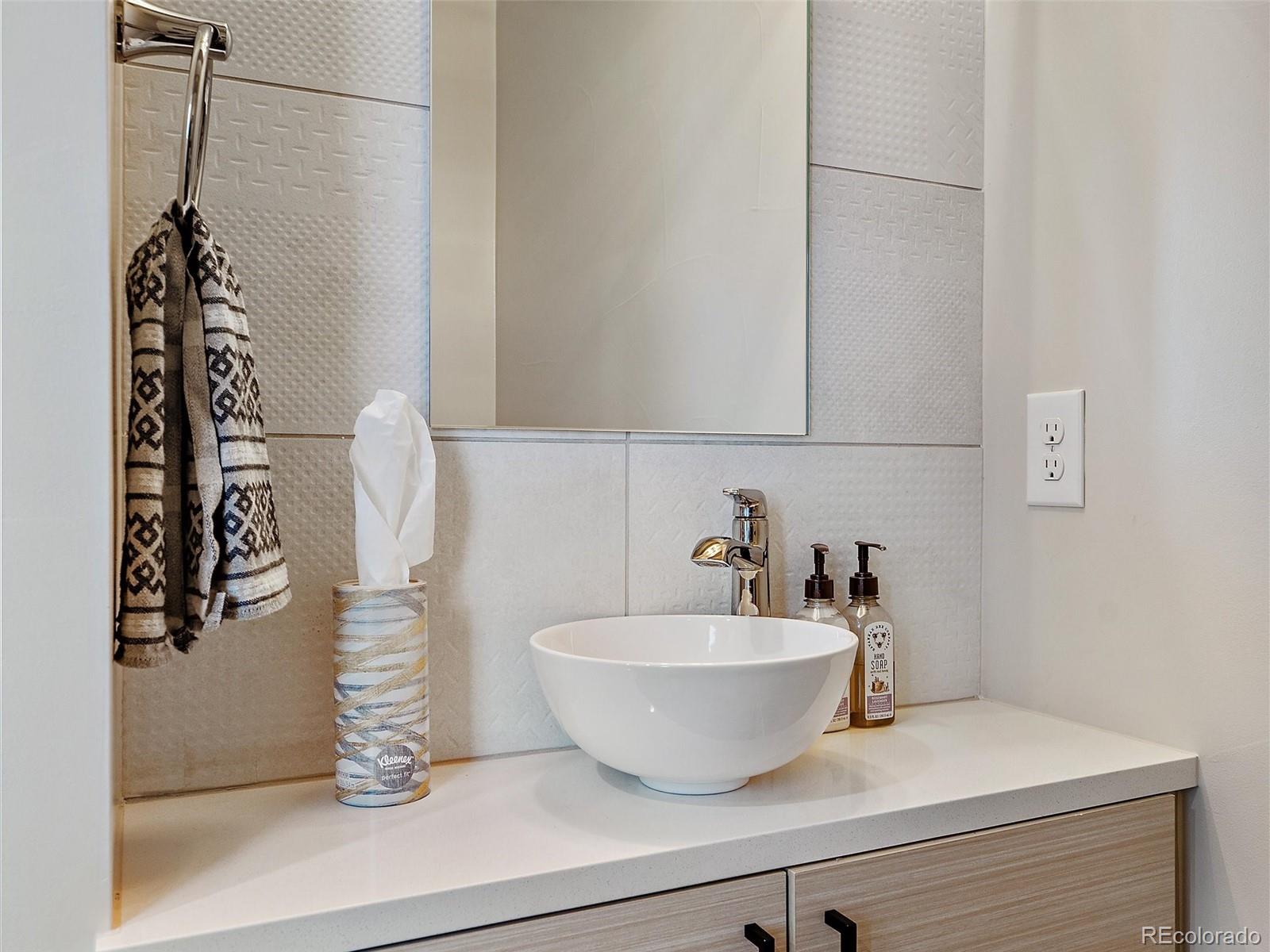 3875 E 4th Avenue Unit: 2