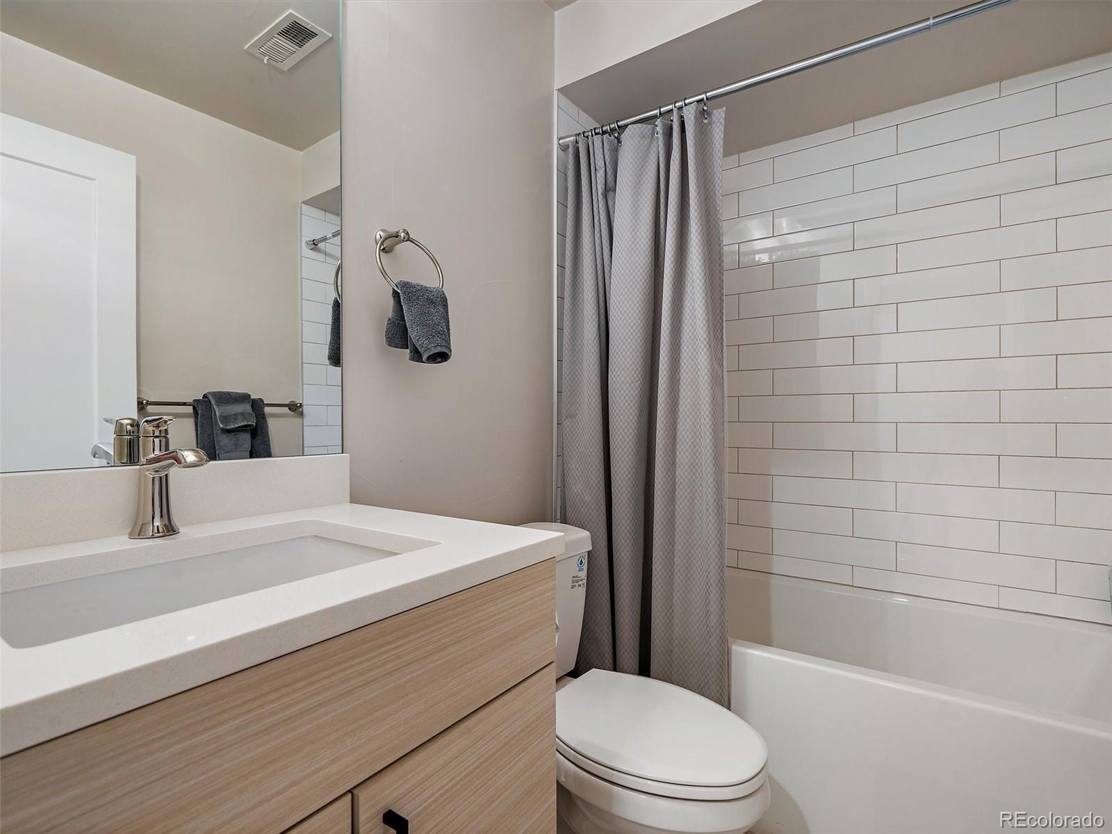 3875 E 4th Avenue Unit: 2