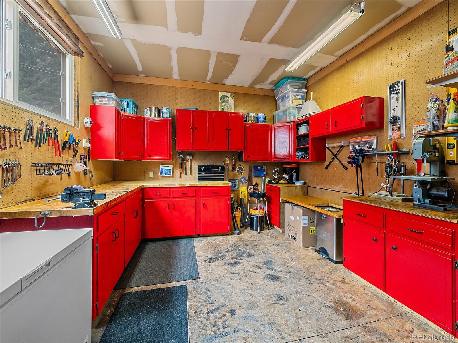 7585 Native Dancer Trail