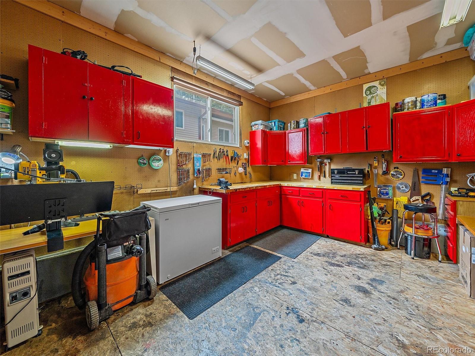 7585 Native Dancer Trail